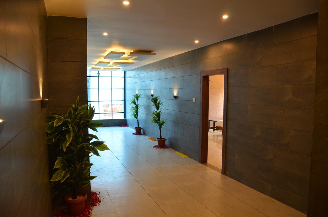 Отель Apple Residency Patan  Экстерьер фото