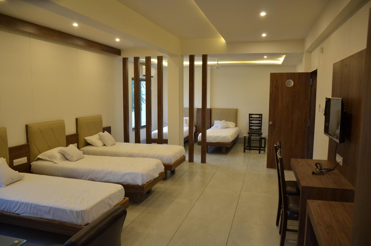 Отель Apple Residency Patan  Экстерьер фото