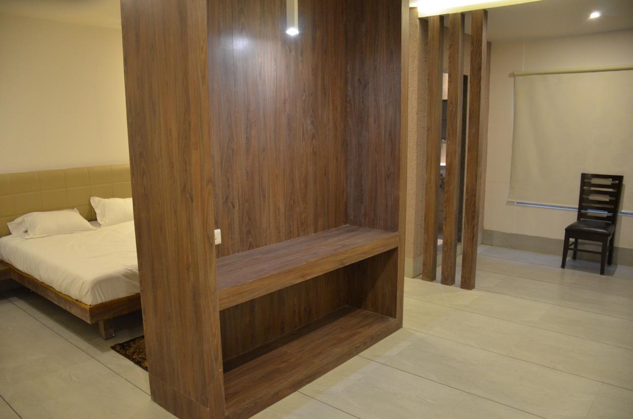Отель Apple Residency Patan  Экстерьер фото