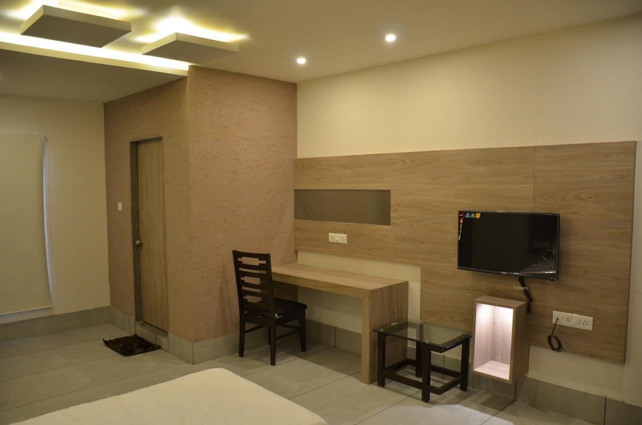 Отель Apple Residency Patan  Экстерьер фото