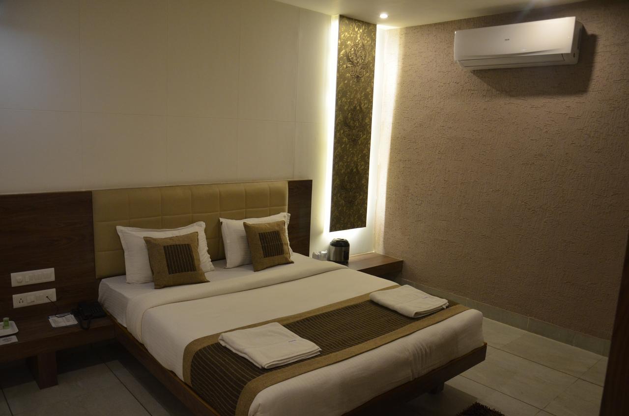 Отель Apple Residency Patan  Экстерьер фото