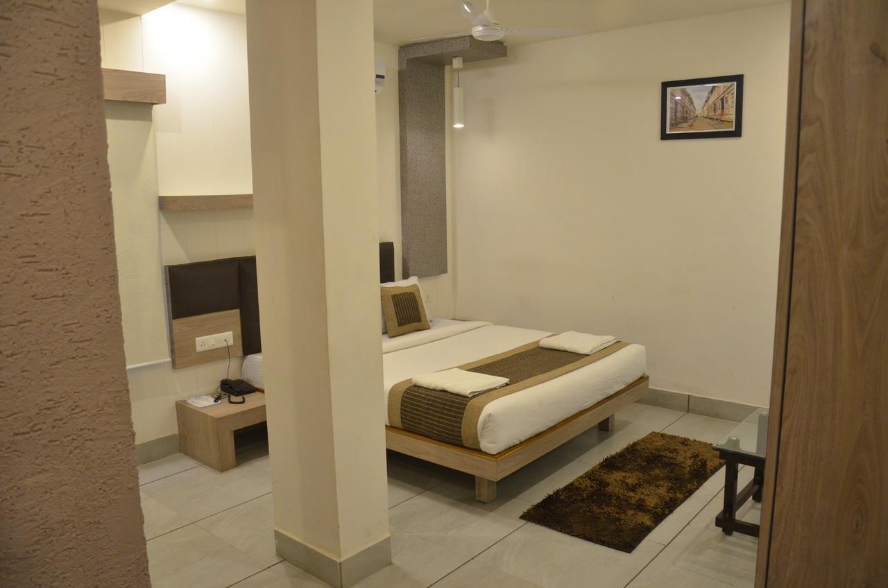 Отель Apple Residency Patan  Экстерьер фото
