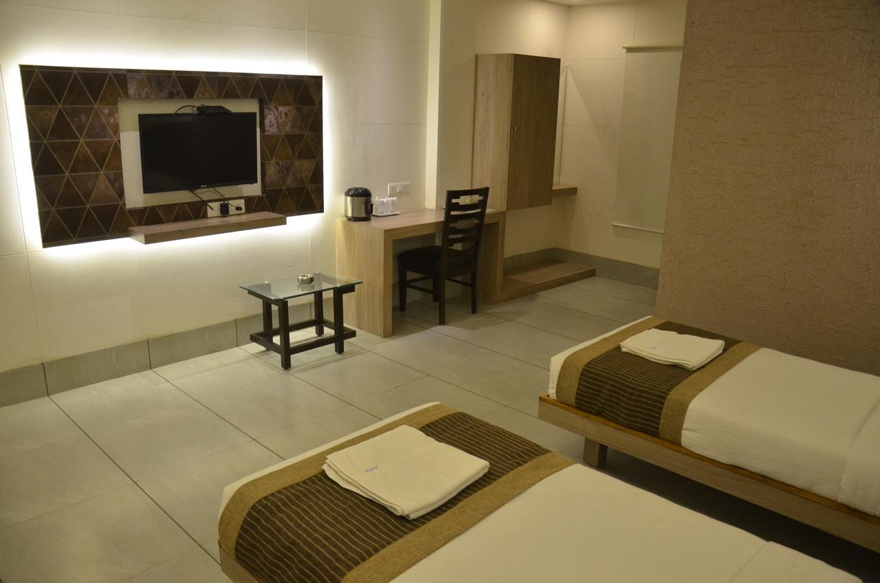 Отель Apple Residency Patan  Экстерьер фото