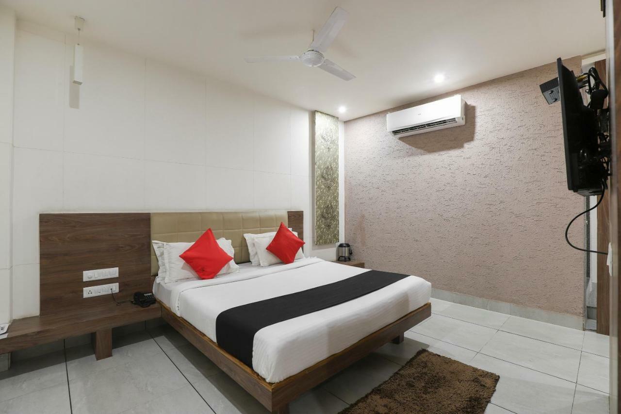 Отель Apple Residency Patan  Экстерьер фото
