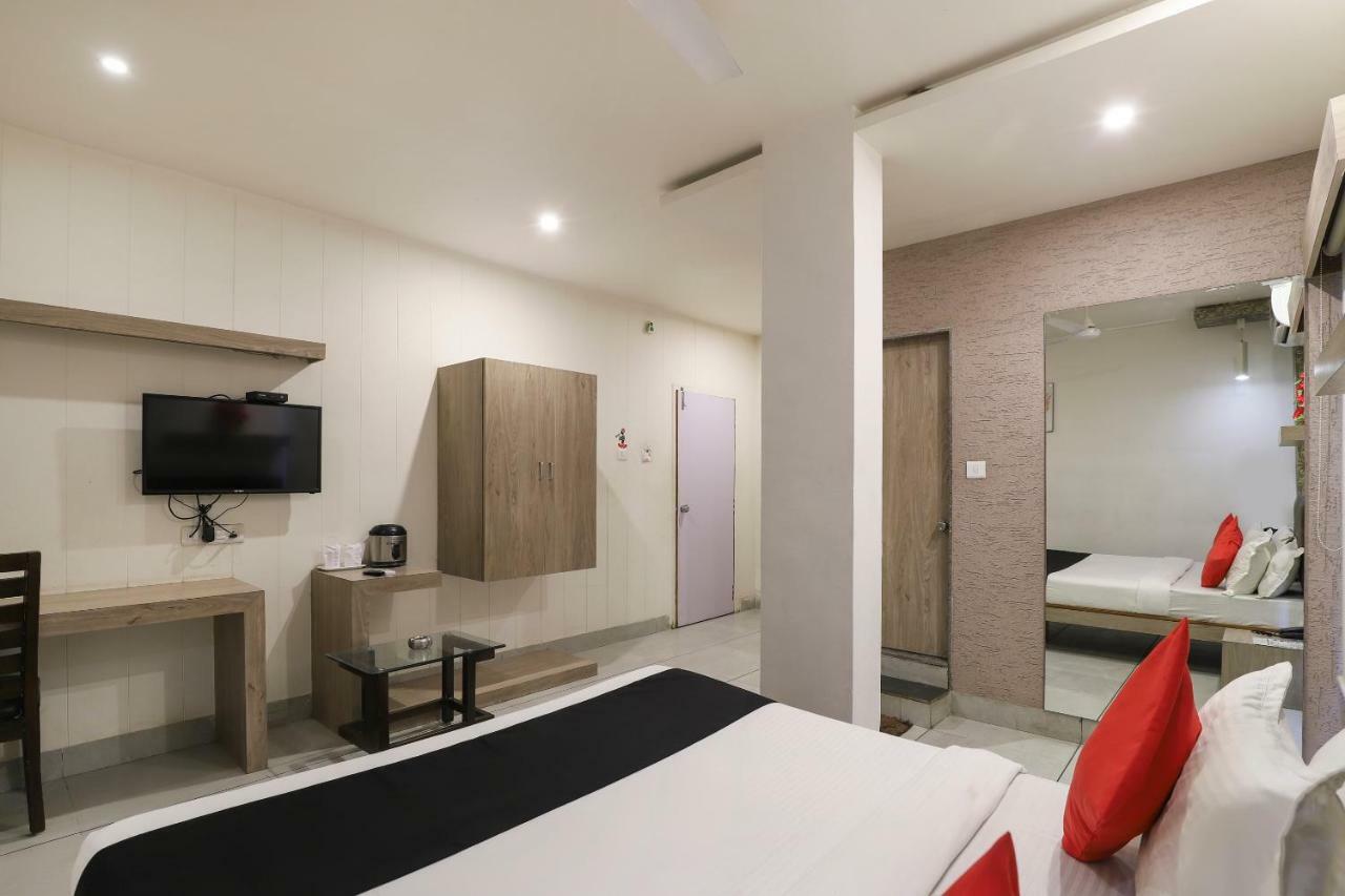 Отель Apple Residency Patan  Экстерьер фото