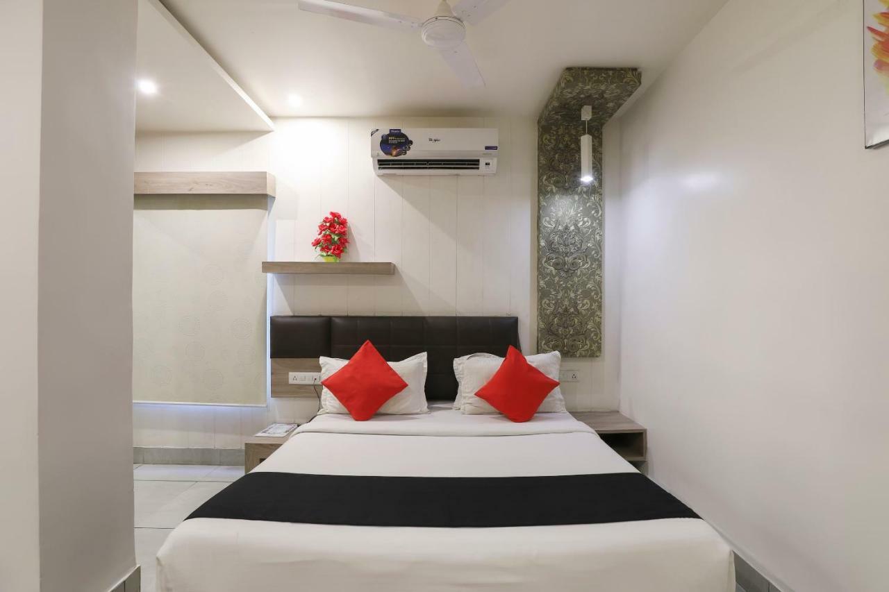 Отель Apple Residency Patan  Экстерьер фото