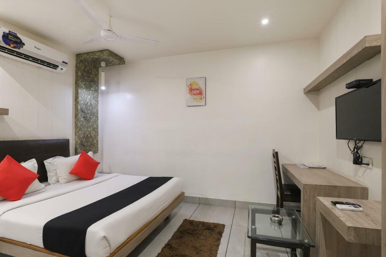Отель Apple Residency Patan  Экстерьер фото