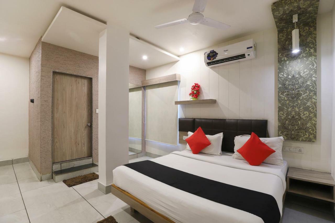 Отель Apple Residency Patan  Экстерьер фото