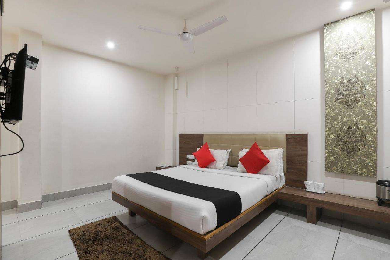 Отель Apple Residency Patan  Экстерьер фото