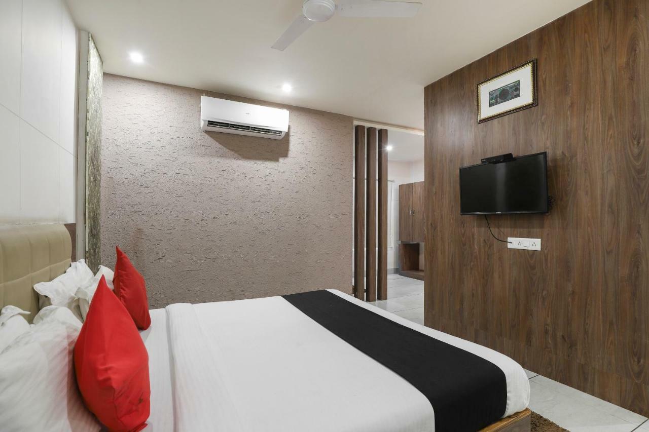 Отель Apple Residency Patan  Экстерьер фото